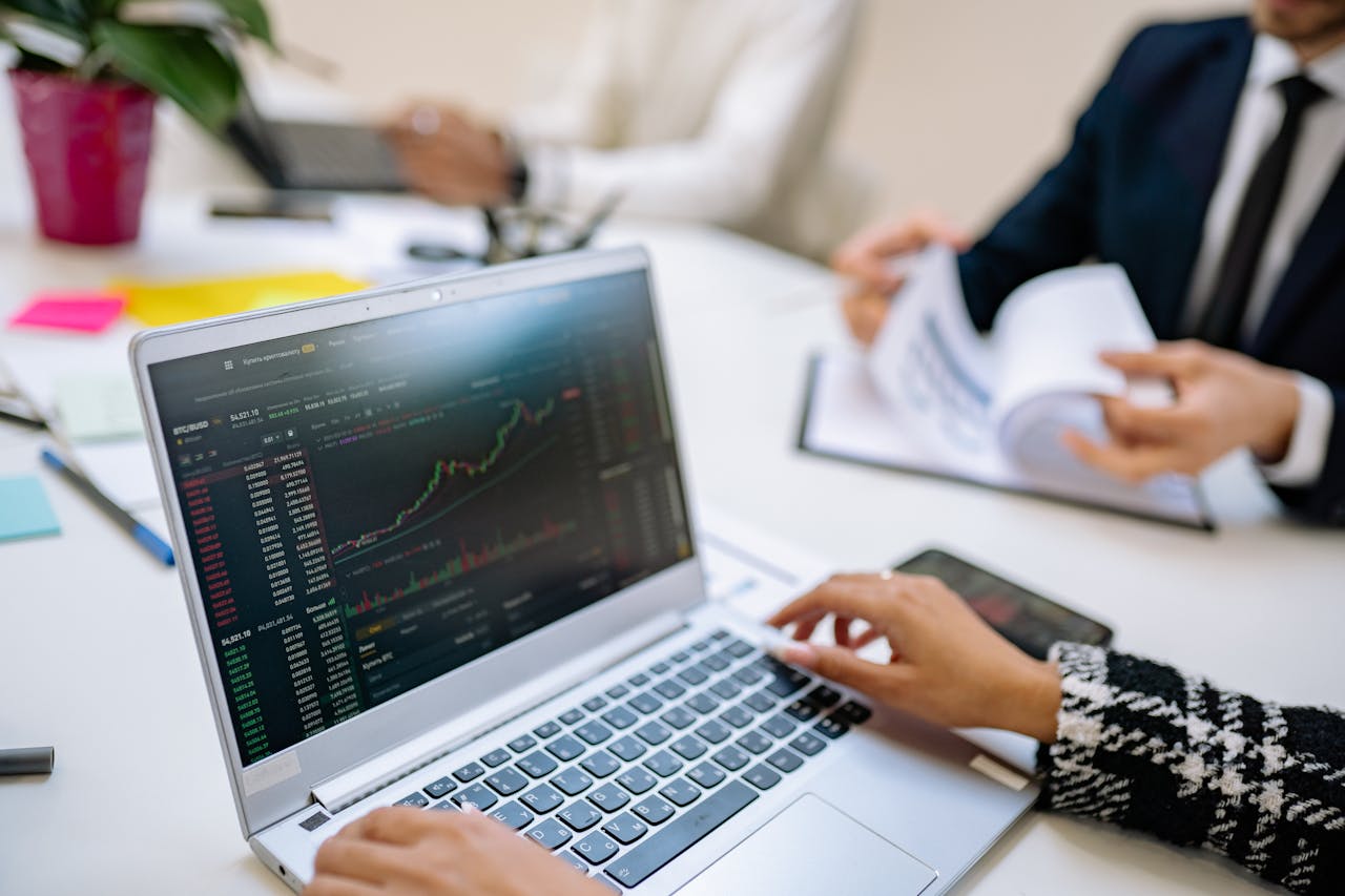 Benefits of Buying Embedded Analytics Solutions